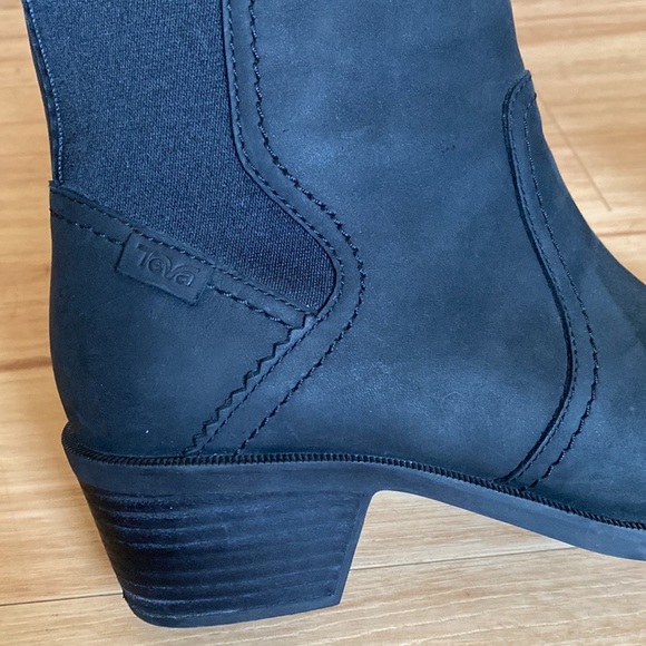 Teva black suede boot, 8.5 - Picture 4 of 6